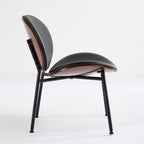 Chaise Coque Mid-Century Moderne Chaise d'appoint Piétement Trépied en Cuir Noir Fauteuil de Salon Finition Noyer Dossier Confortable