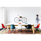 Lot de 2 chaises de salle à manger modernes du milieu du siècle, sans accoudoirs, avec coque en plastique et piétement Eiffel en métal noir, couleur blanche