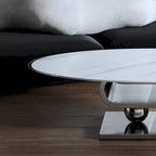 Table basse ovale moderne exquise avec plateau en pierre blanche de 51 L et base en métal doré